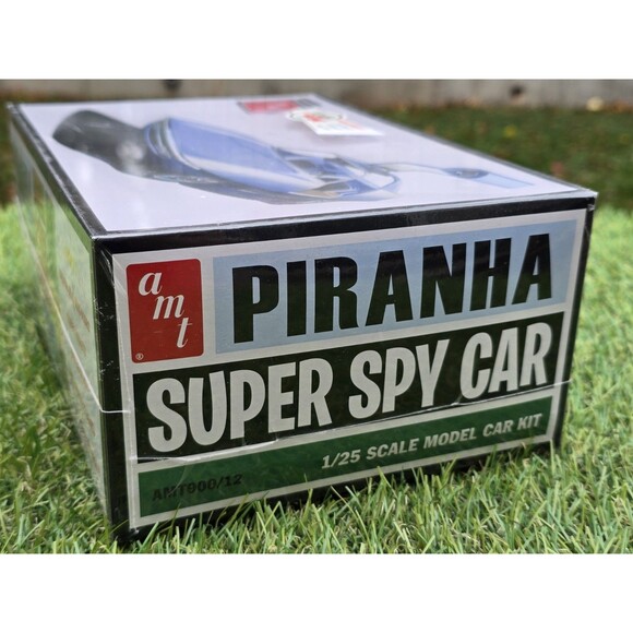 AMT Piranha CRV Super Spy Car 1:25 Scale Model Car Kit AMT900 Factory Sealed Kit - Picture 5 of 8